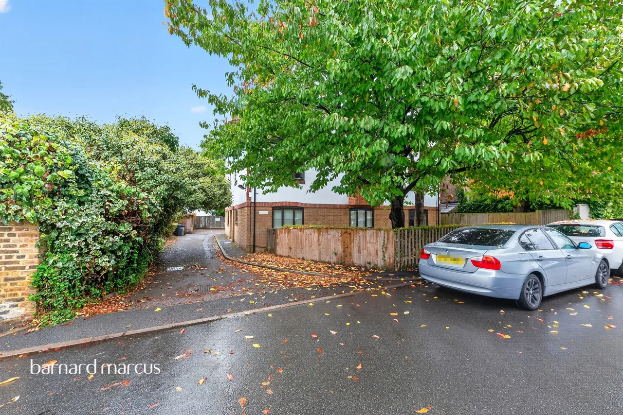 Rosemary Lane, London, SW14, photo 20
