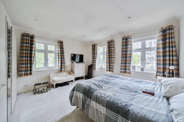 Chalgrove Gardens, London, N3, photo 11