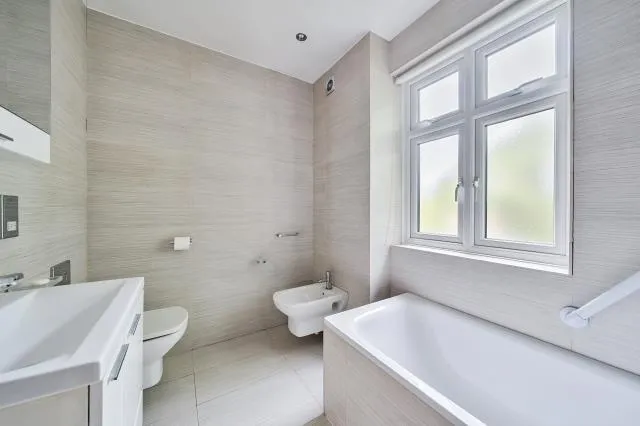 Chalgrove Gardens, London, N3, photo 17
