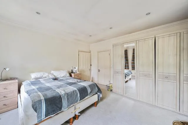 Chalgrove Gardens, London, N3, photo 13