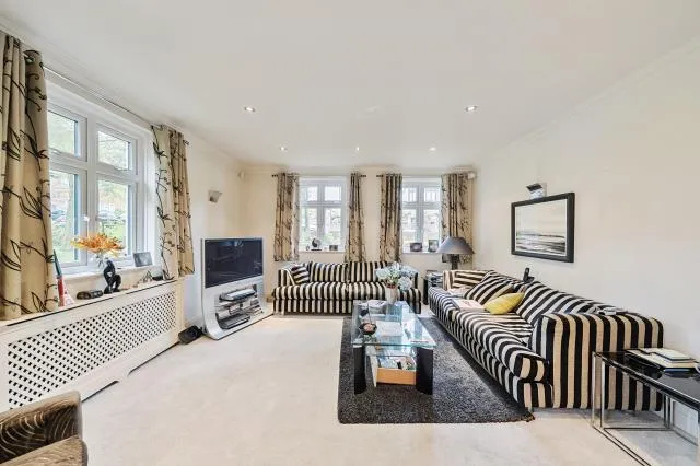 Chalgrove Gardens, London, N3, photo 3