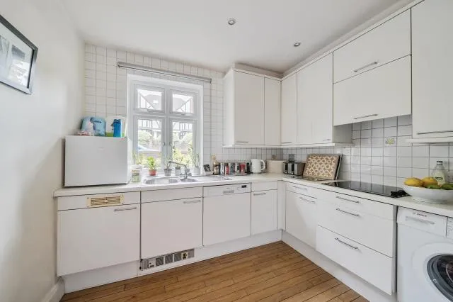 Chalgrove Gardens, London, N3, photo 6