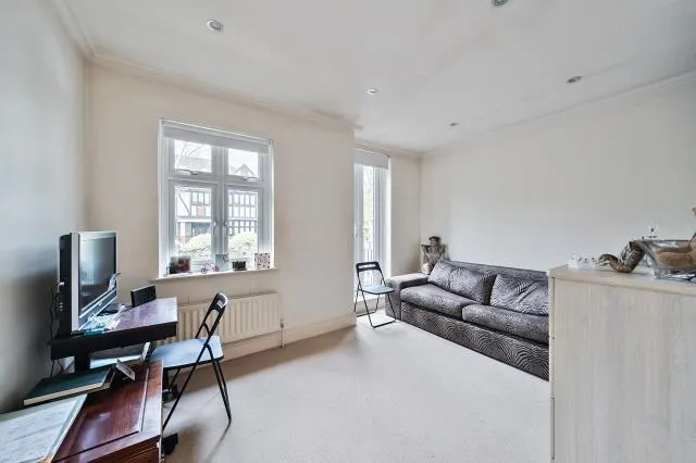 Chalgrove Gardens, London, N3, photo 15