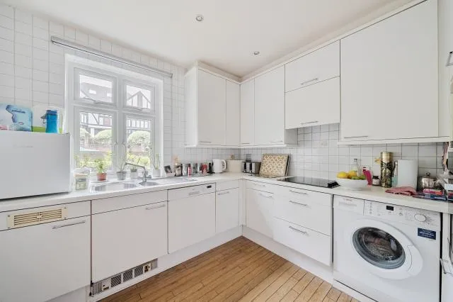 Chalgrove Gardens, London, N3, photo 5