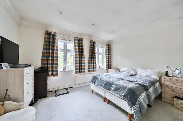 Chalgrove Gardens, London, N3, photo 12