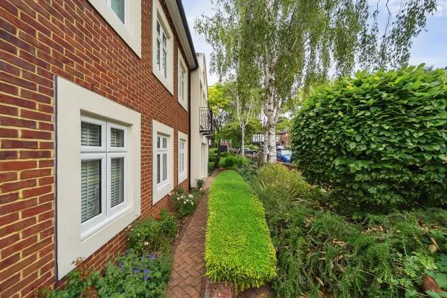 Chalgrove Gardens, London, N3, photo 20