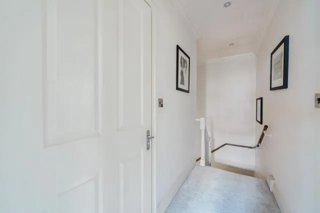 Chalgrove Gardens, London, N3, photo 18