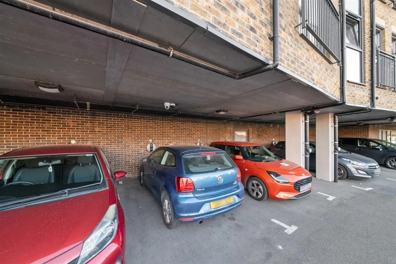 Daneshill House, Uxbridge, photo 7
