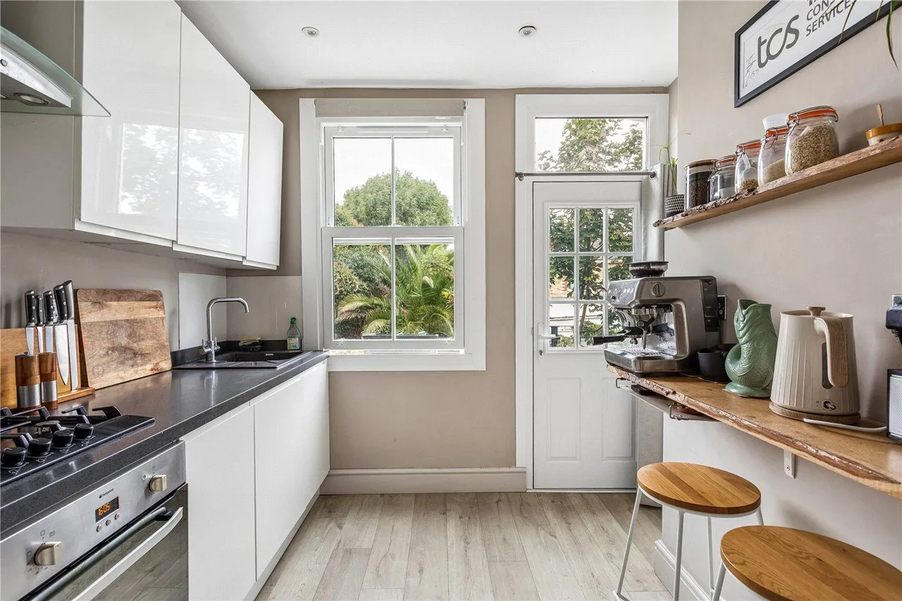 Garratt Lane, London, SW17, photo 4