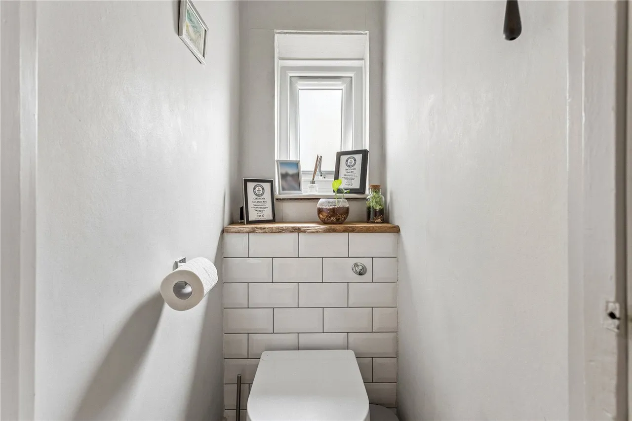 Garratt Lane, London, SW17, photo 10