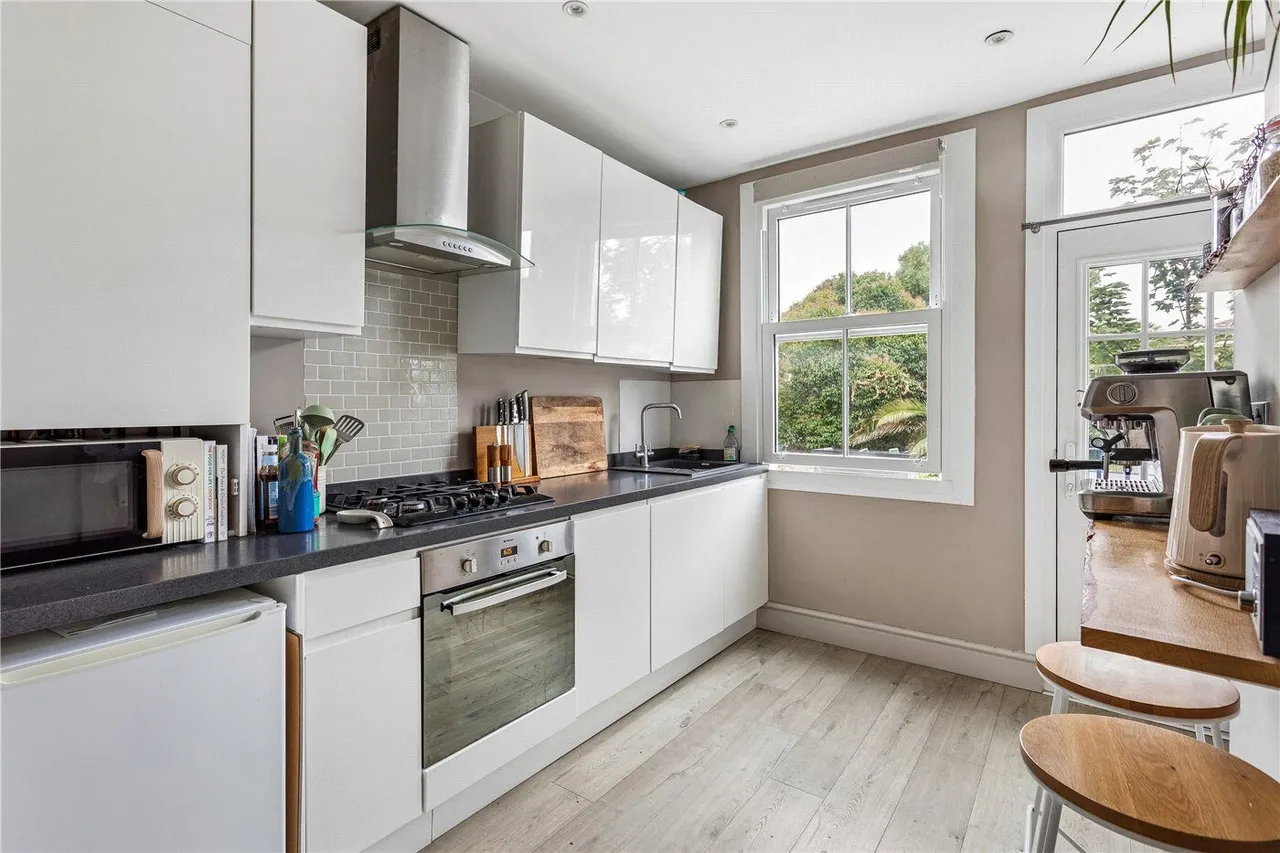 Garratt Lane, London, SW17, photo 3