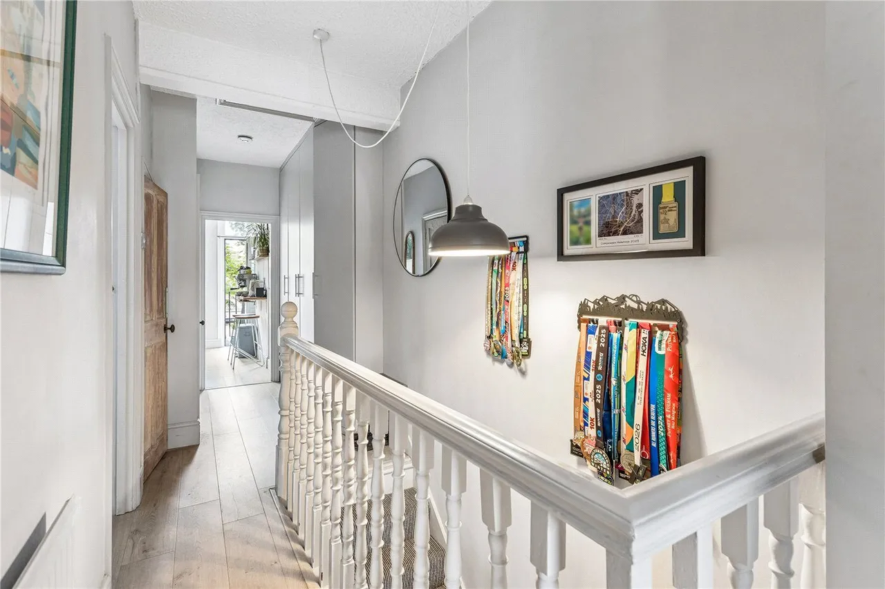Garratt Lane, London, SW17, photo 6
