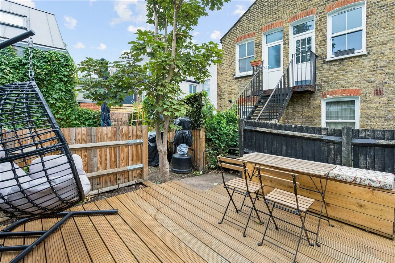 Garratt Lane, London, SW17, photo 11