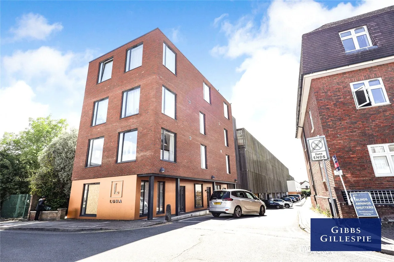 2 bed flat for sale, Field End Road, Ruislip, HA4
