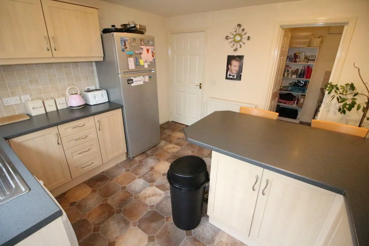 Paxmans Road, Westbury, photo 4