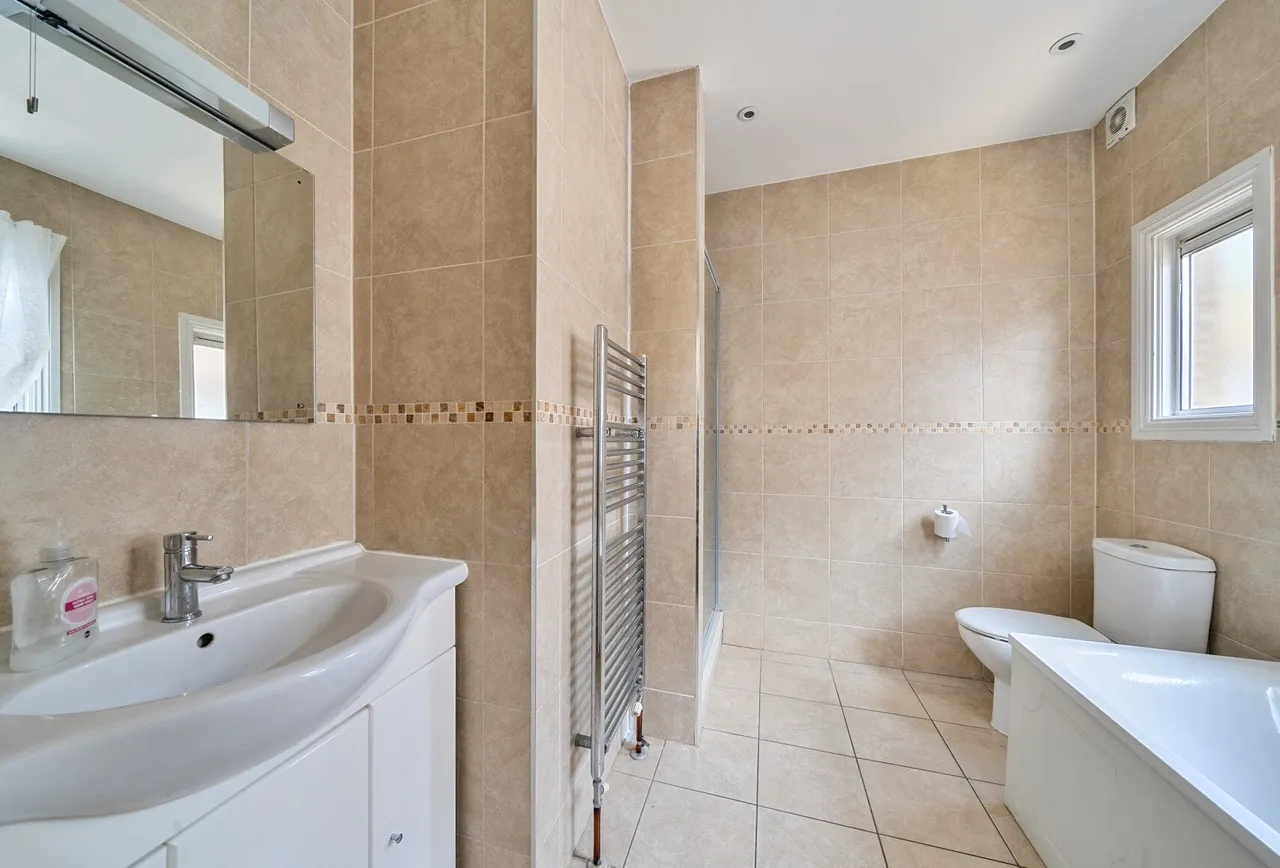 Tudor Close, London, NW9 8SU, photo 11