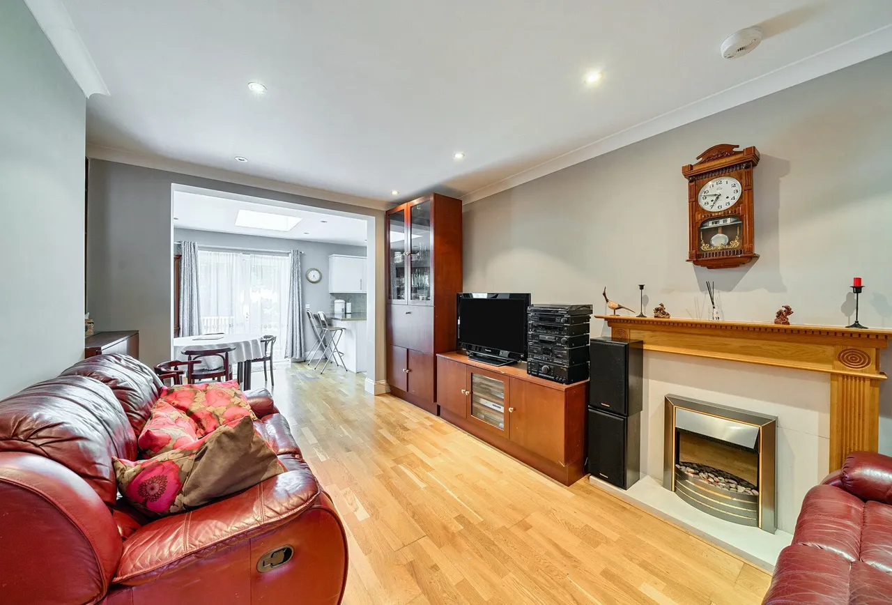 Tudor Close, London, NW9 8SU, photo 4