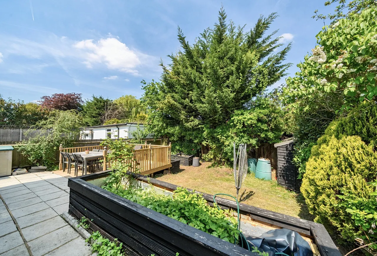 3 bed house for sale — Tudor Close, London, NW9 8SU