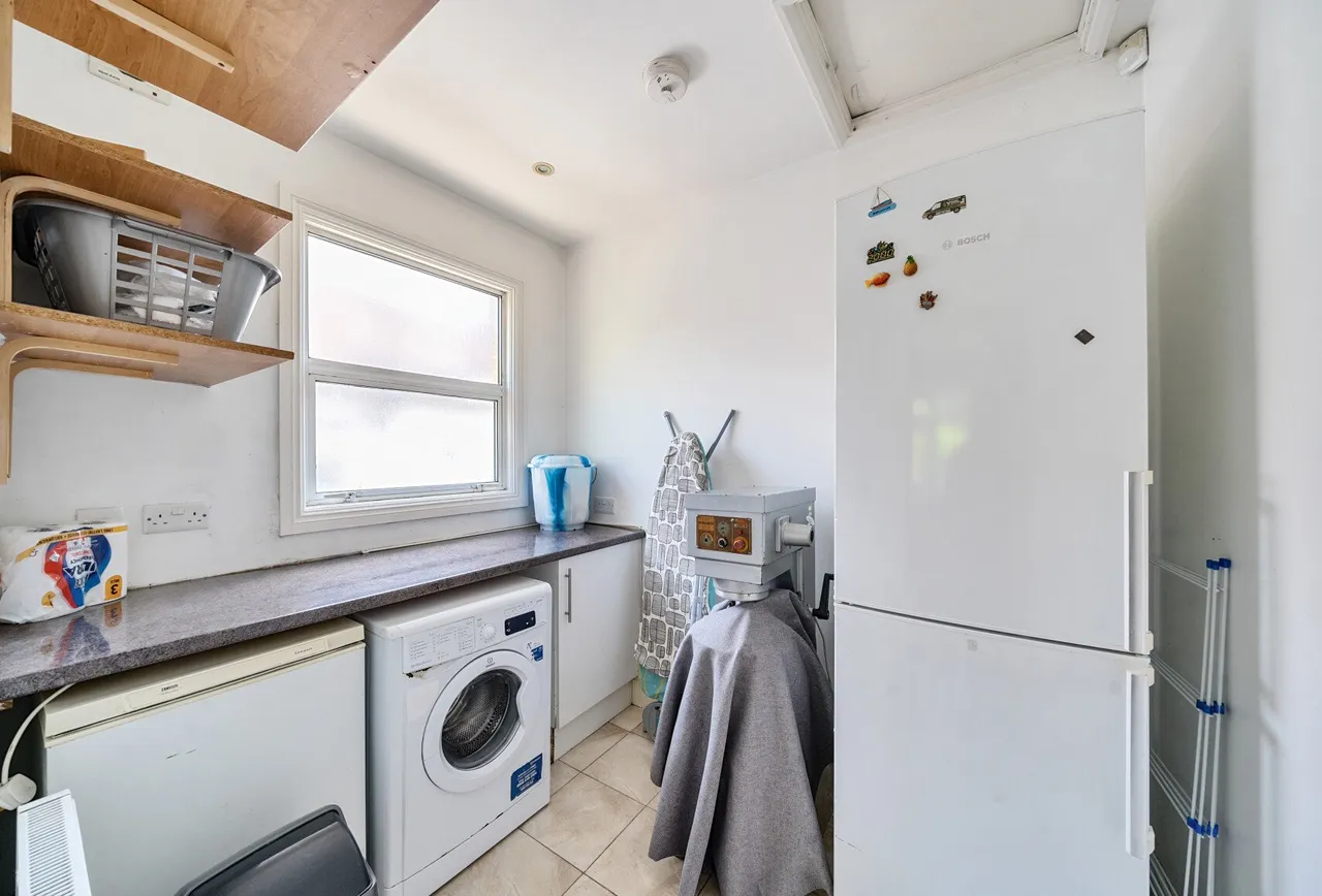 Tudor Close, London, NW9 8SU, photo 12