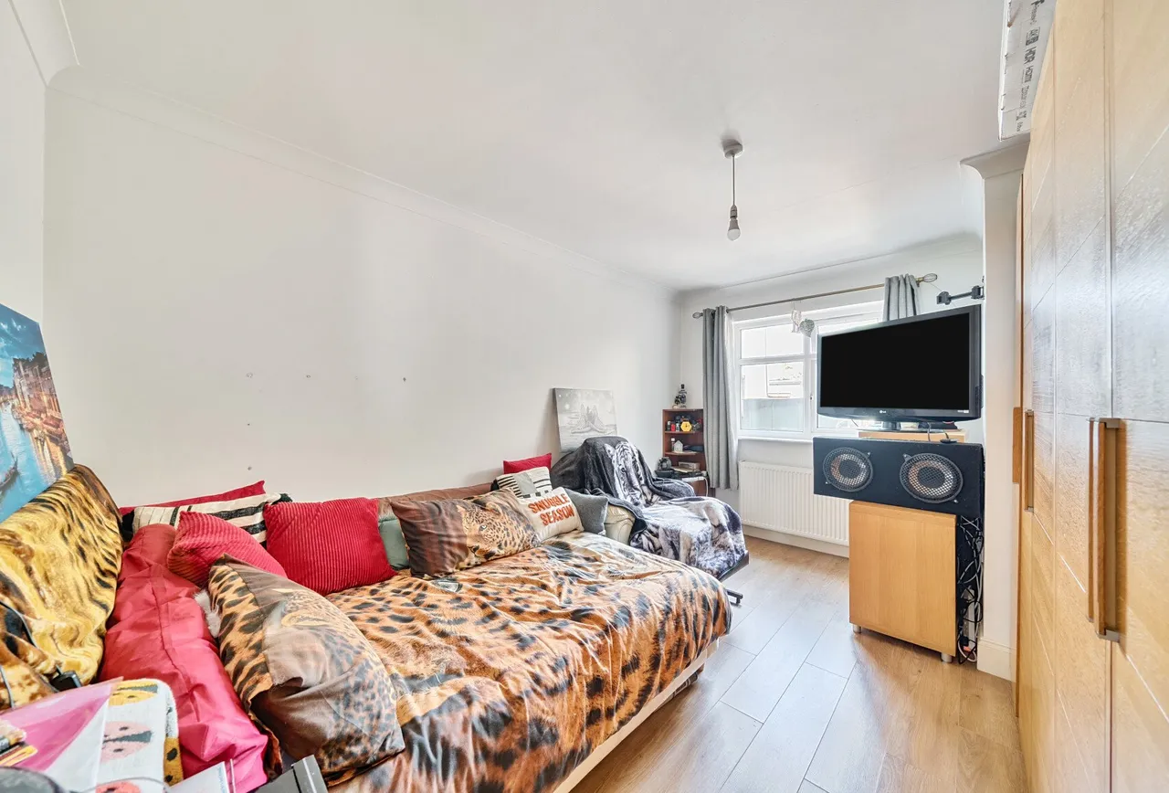 Tudor Close, London, NW9 8SU, photo 13