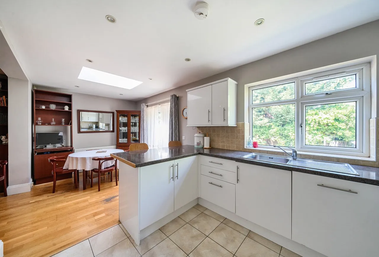 Tudor Close, London, NW9 8SU, photo 3
