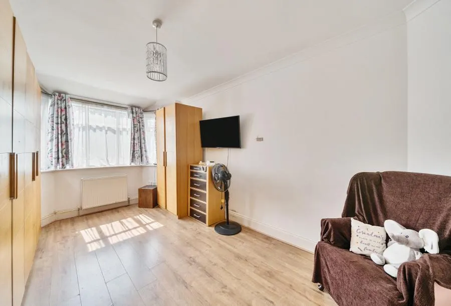 Tudor Close, London, NW9, photo 6