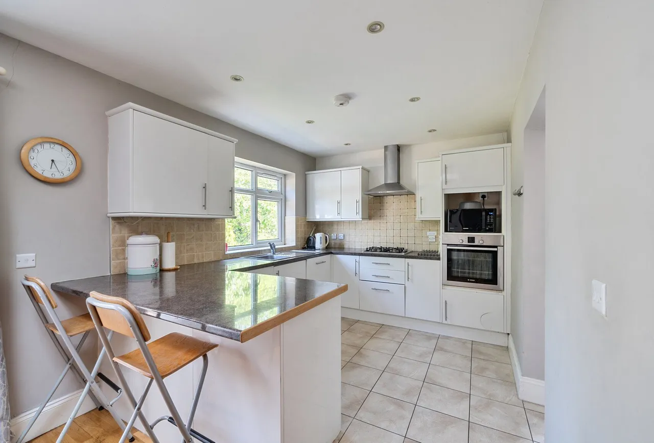 Tudor Close, London, NW9 8SU, photo 2
