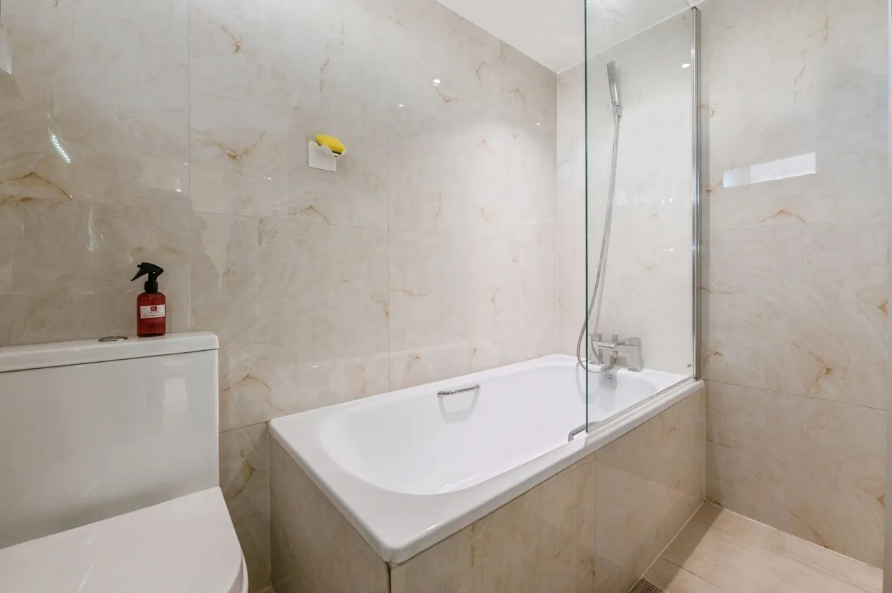 Wordsworth Close, Tilbury, RM18, photo 7