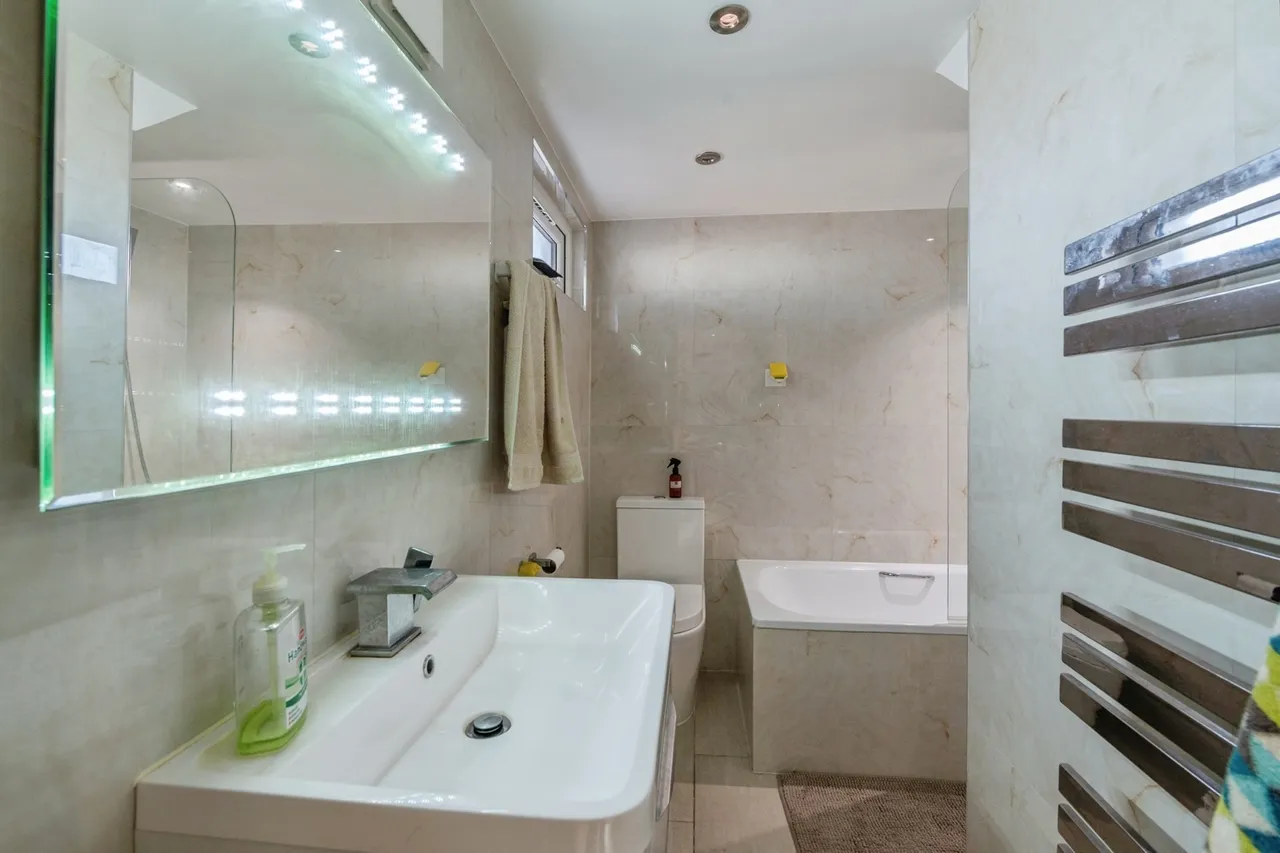 Wordsworth Close, Tilbury, RM18, photo 6
