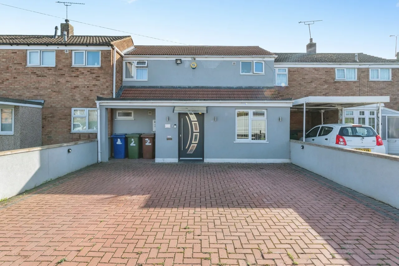 4 bed house for sale, Wordsworth Close, Tilbury, RM18