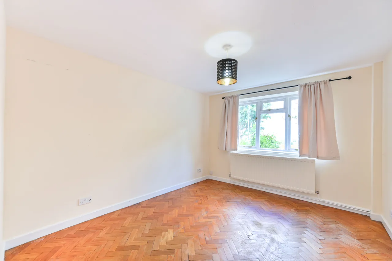 Flat 1, 94 Beverley Gardens, Wembley, photo 3