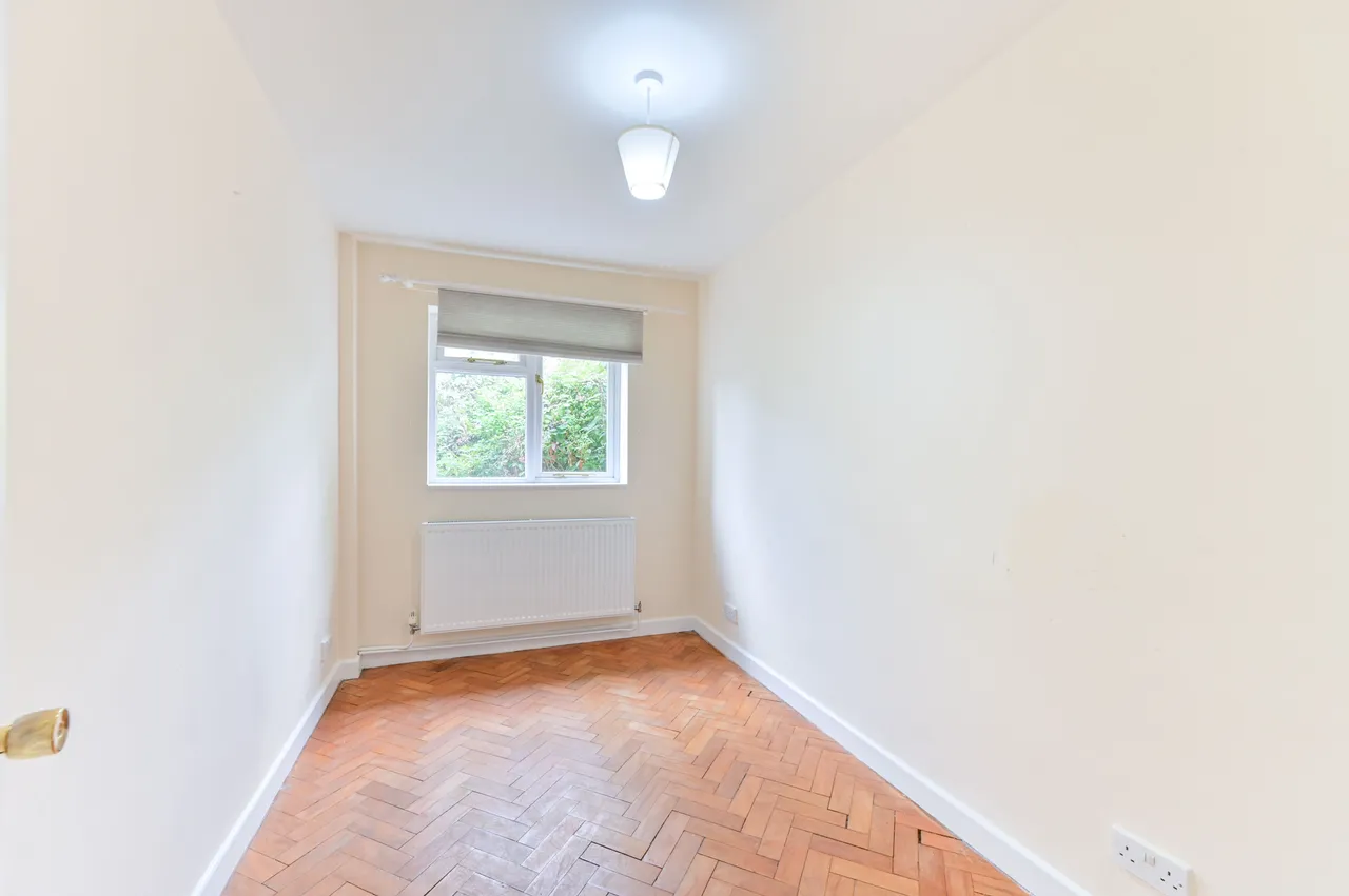 Flat 1, 94 Beverley Gardens, Wembley, photo 5
