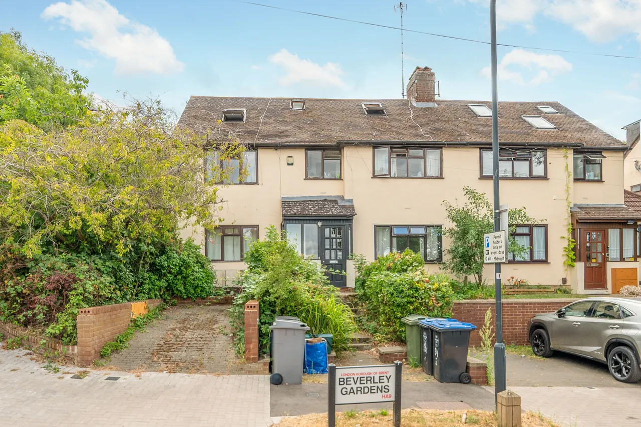 Flat 1, 94 Beverley Gardens, Wembley, photo 2