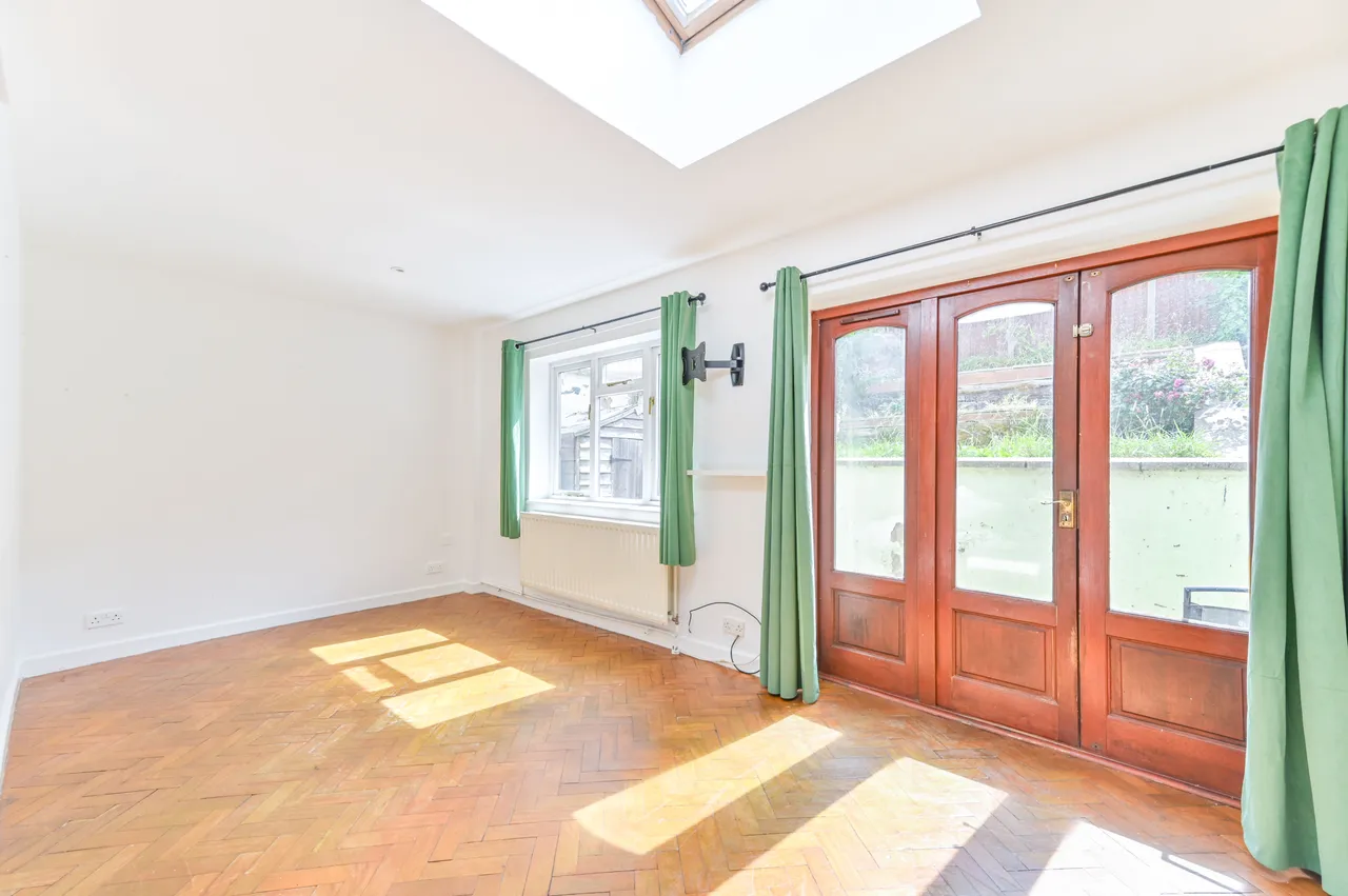 Flat 1, 94 Beverley Gardens, Wembley, photo 10