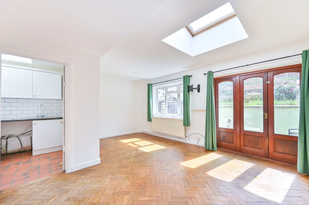 2 bed flat for sale — Flat 1, 94 Beverley Gardens, Wembley