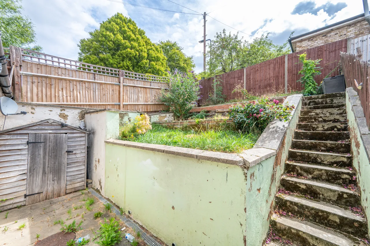 Flat 1, 94 Beverley Gardens, Wembley, photo 9