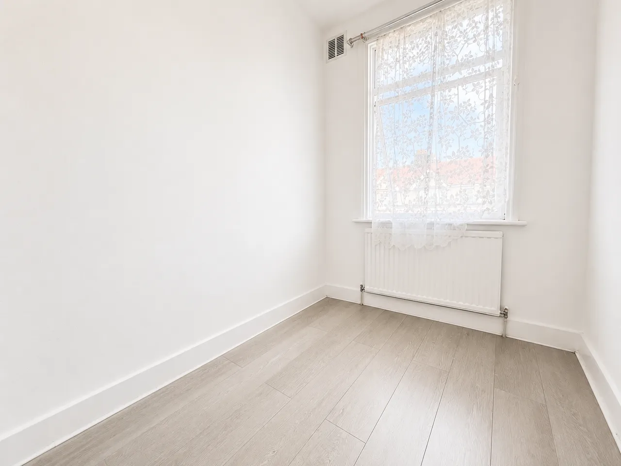 Cavenham Gardens, Ilford, IG1, photo 9