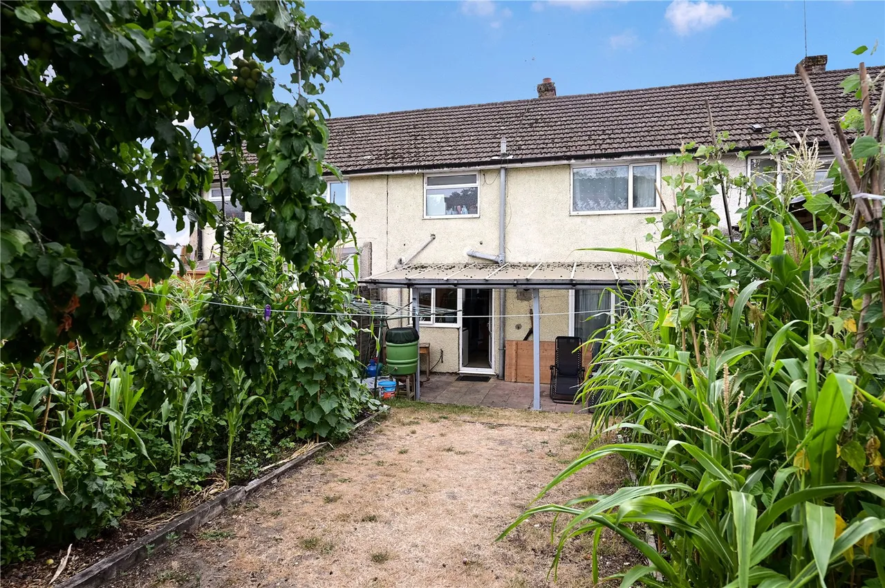 Clayton Road, Farnborough, Hampshire, GU14 9DF, photo 4