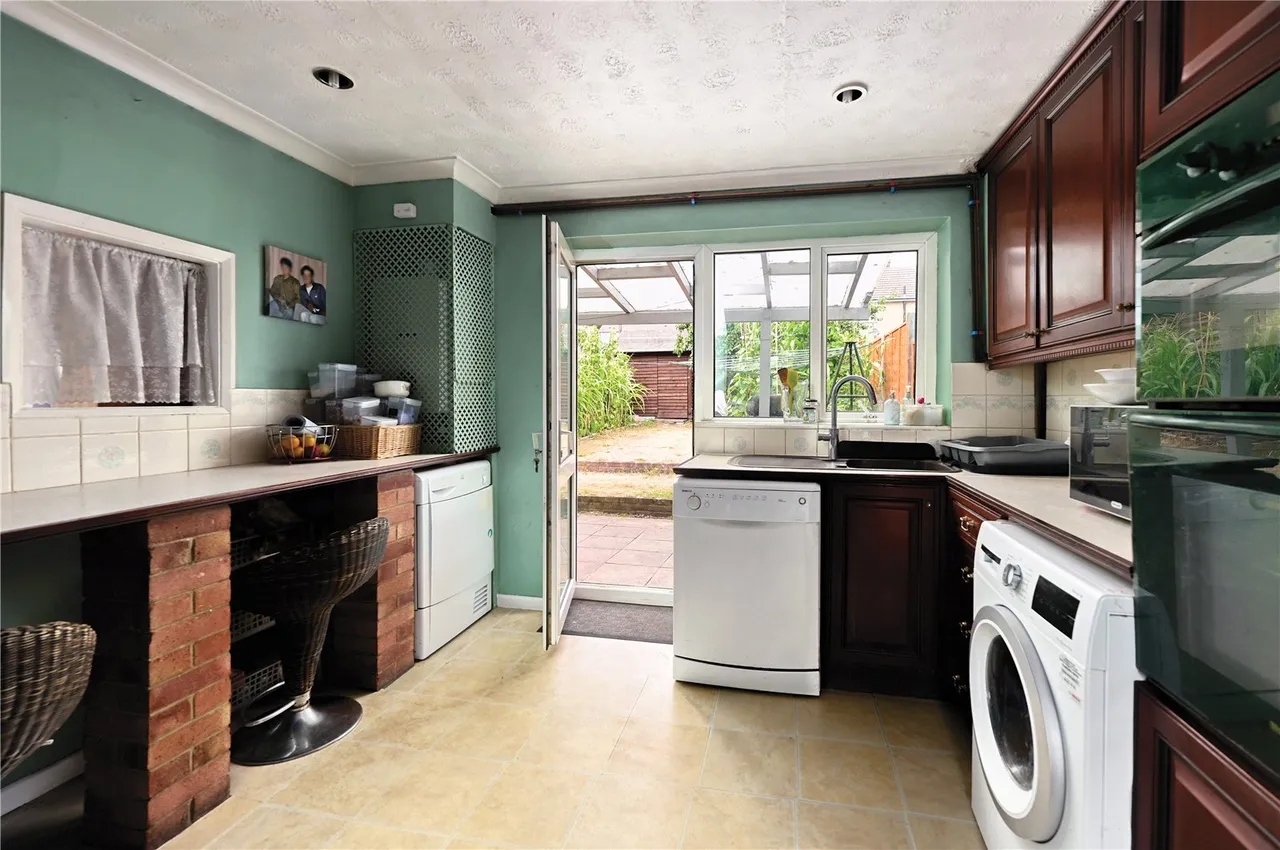 Clayton Road, Farnborough, Hampshire, GU14 9DF, photo 5