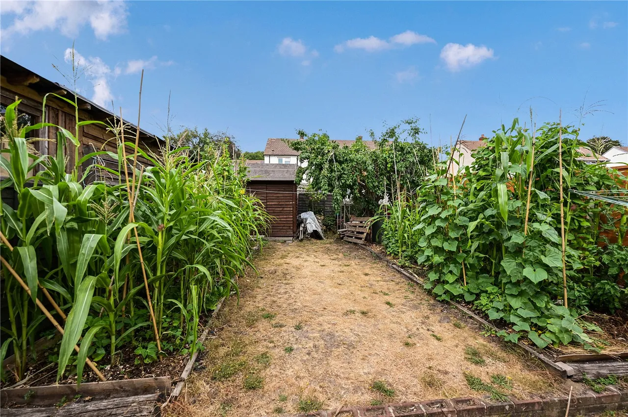 Clayton Road, Farnborough, Hampshire, GU14 9DF, photo 3