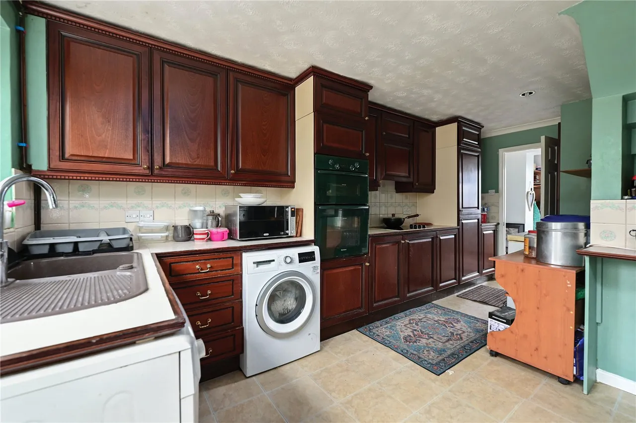 Clayton Road, Farnborough, Hampshire, GU14 9DF, photo 7