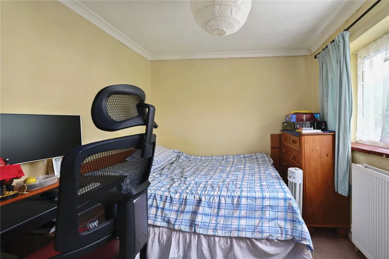 Clayton Road, Farnborough, Hampshire, GU14 9DF, photo 8
