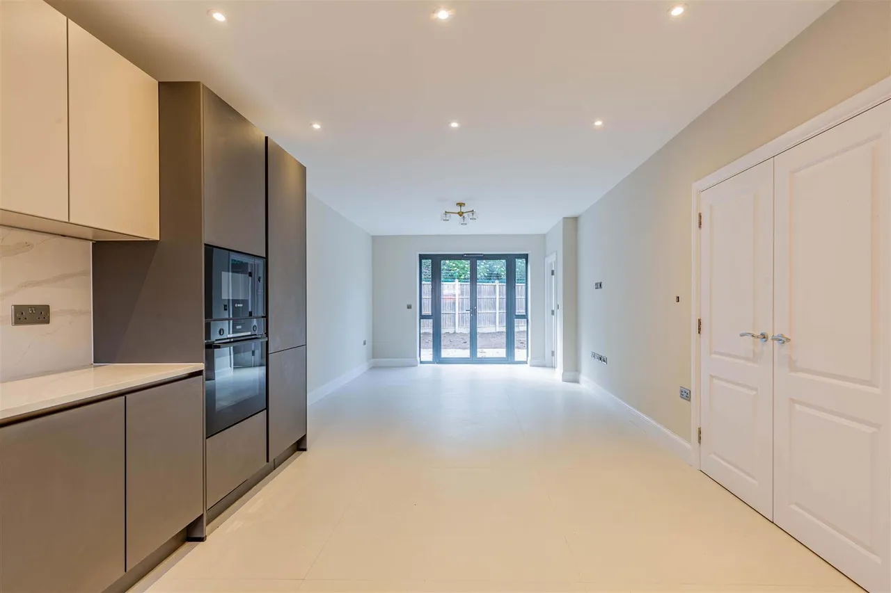 North Drive, Hounslow, photo 2
