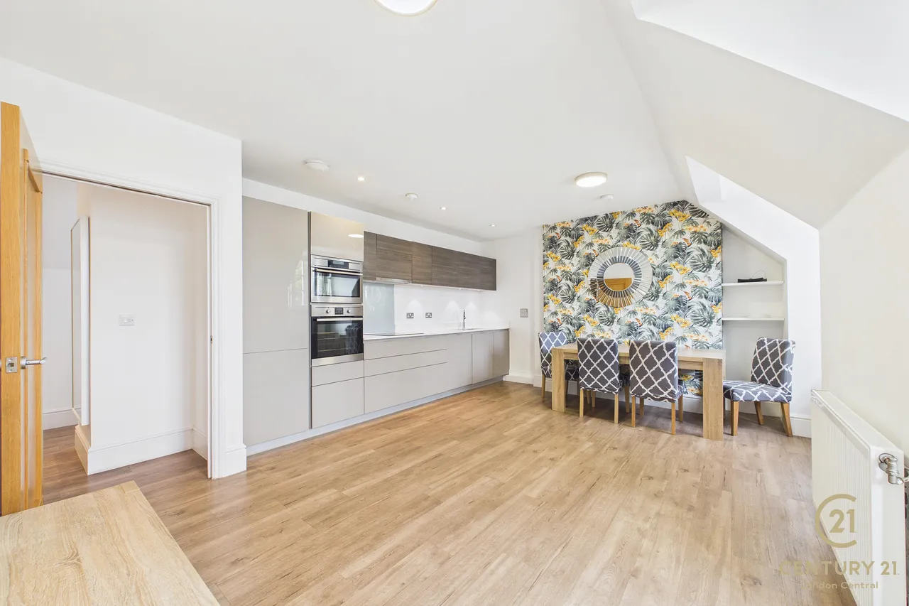 3 bed property to rent, Martin Drive, Stone, DA2