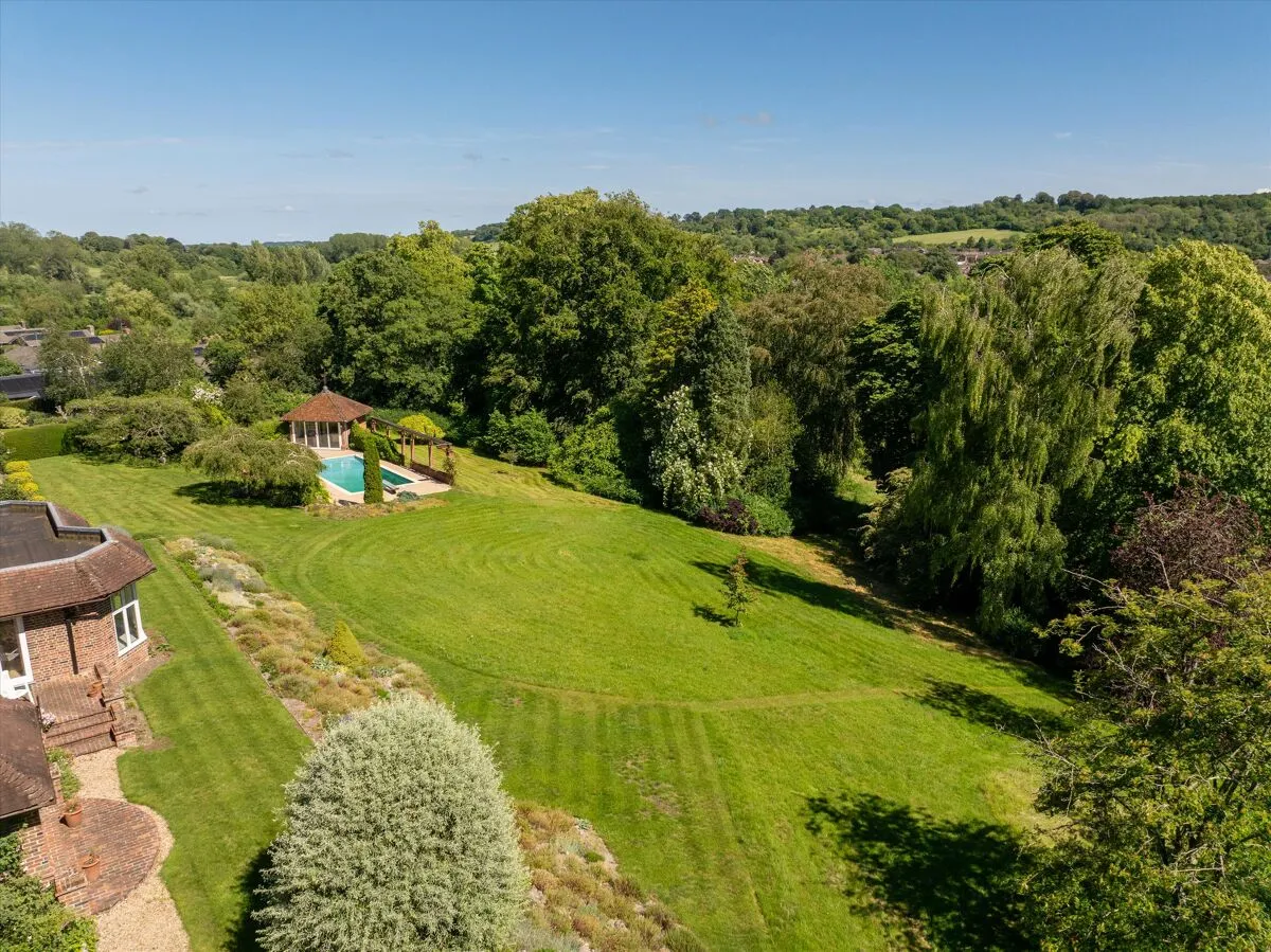 Rawlingswell Lane, St. Martins, SN8, photo 16