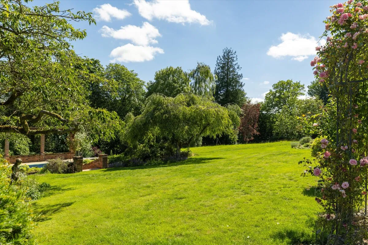 Rawlingswell Lane, St. Martins, SN8, photo 27