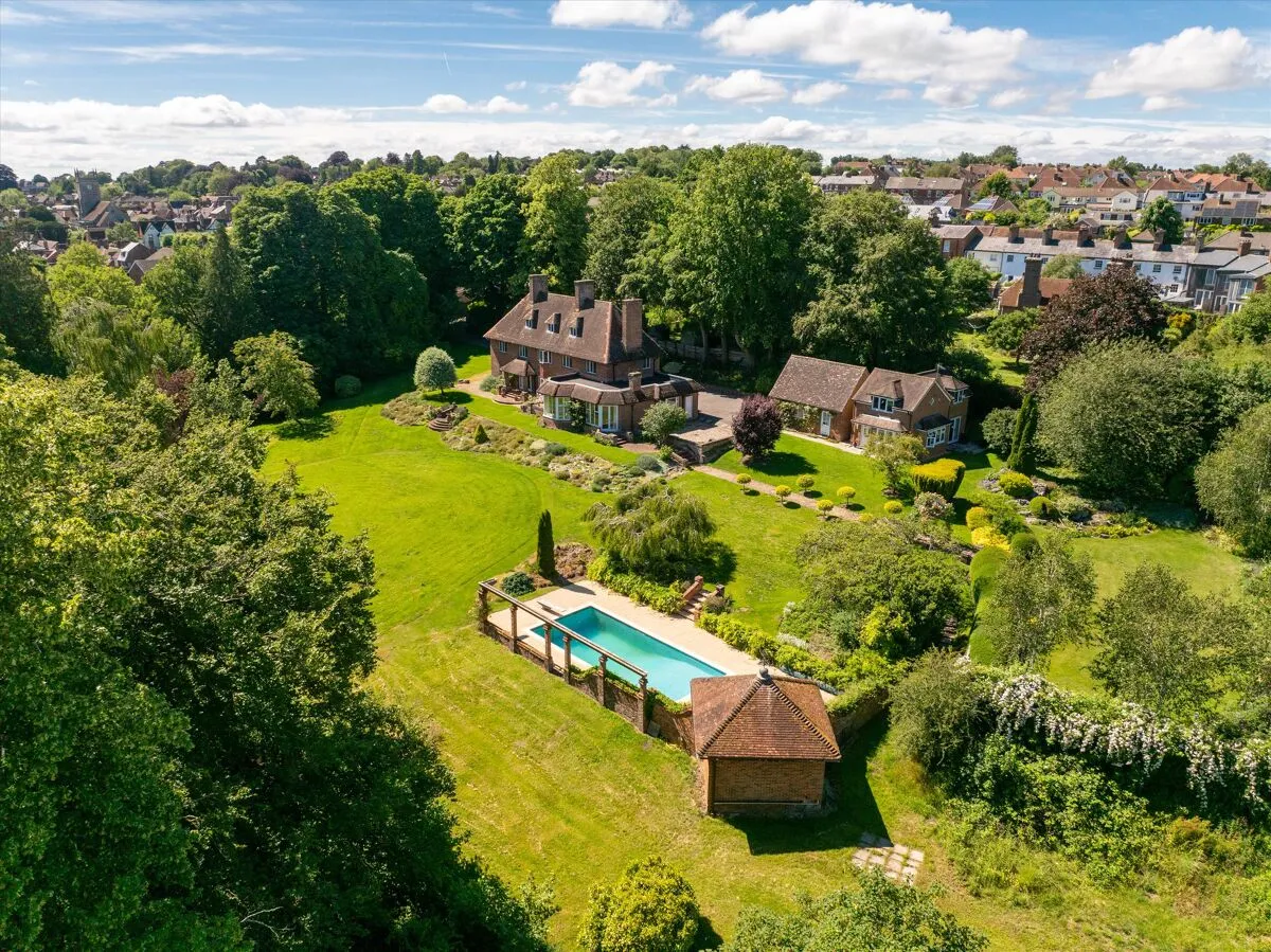 Rawlingswell Lane, St. Martins, SN8, photo 4