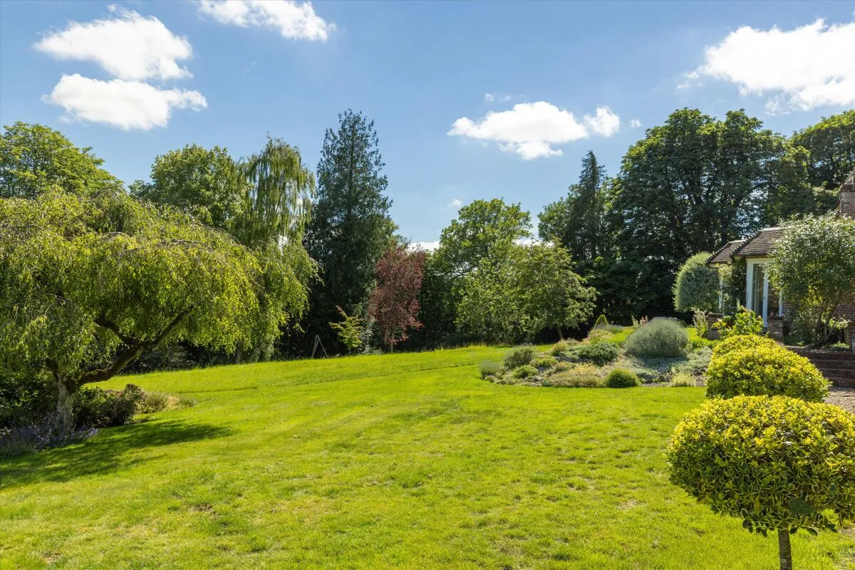 Rawlingswell Lane, St. Martins, SN8, photo 26
