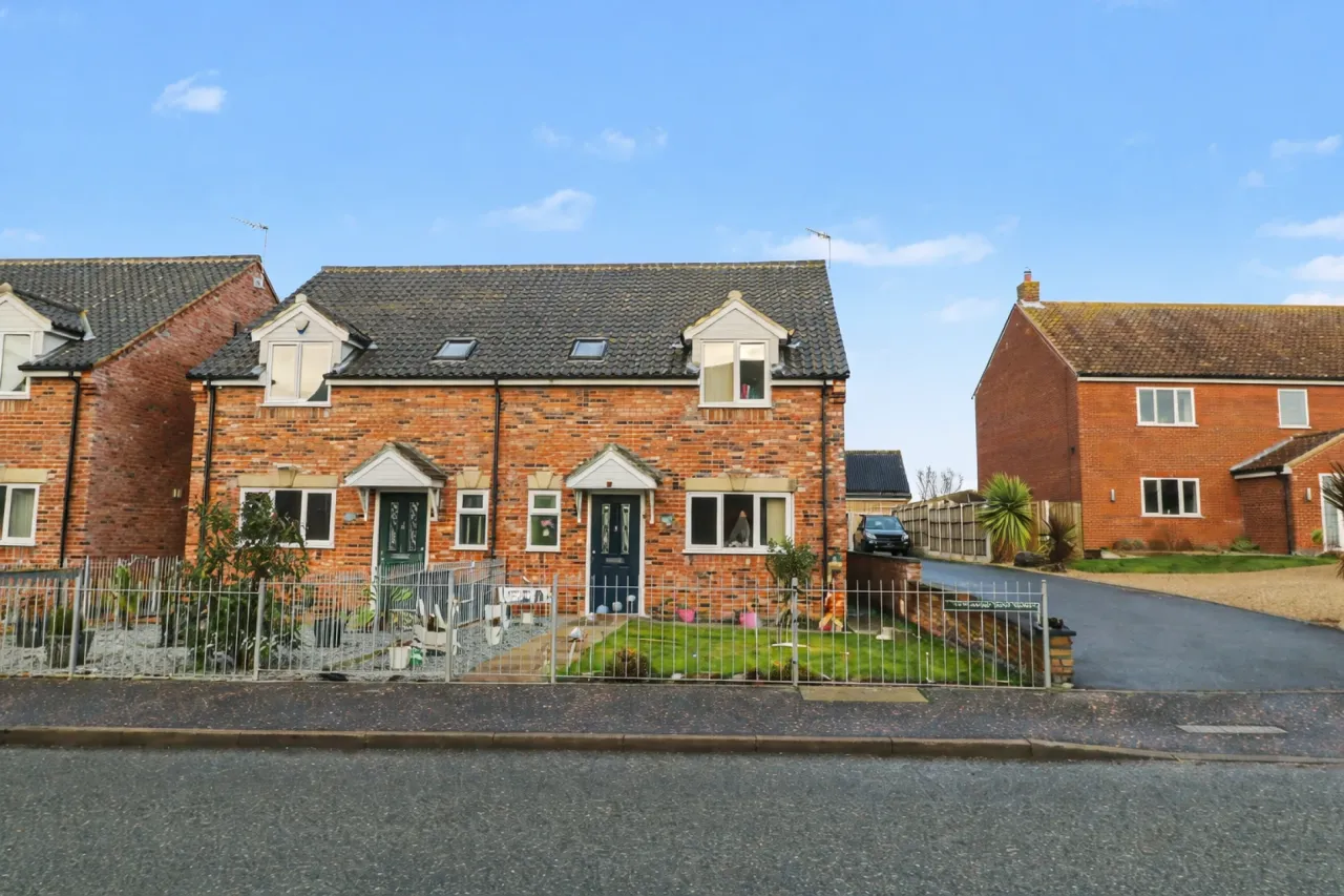Main Road, Filby, photo 2