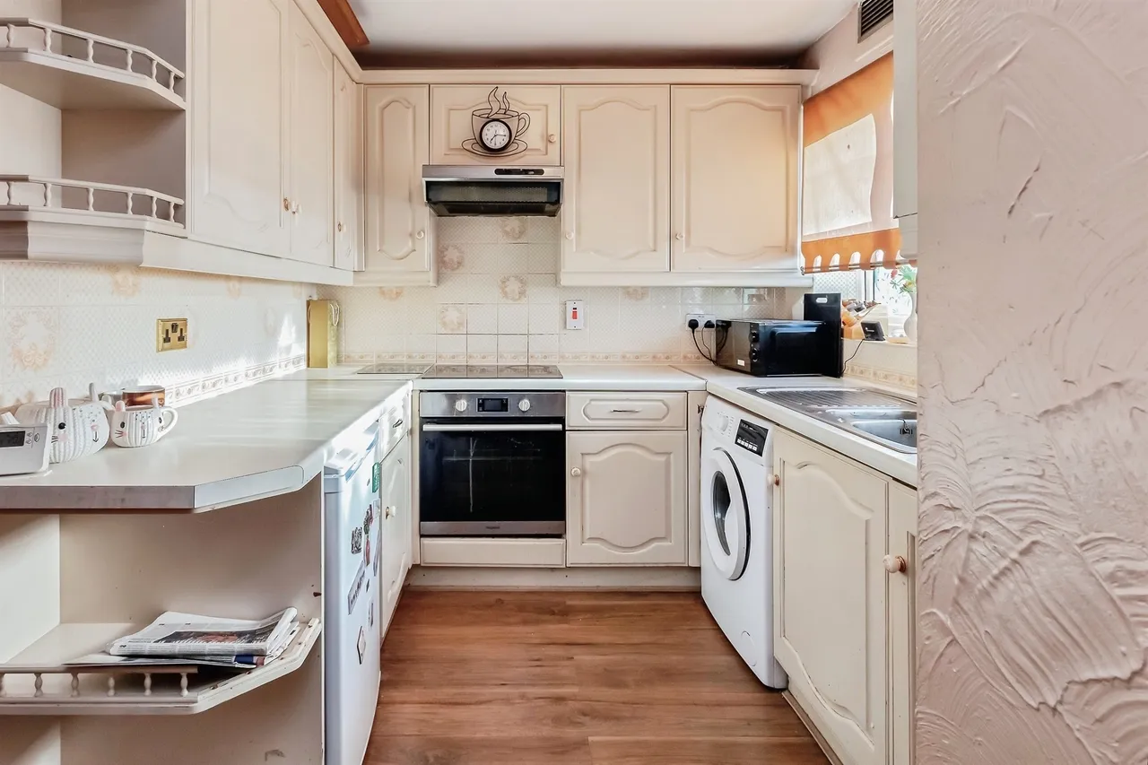 Alder Close, Desborough, NN14, photo 2